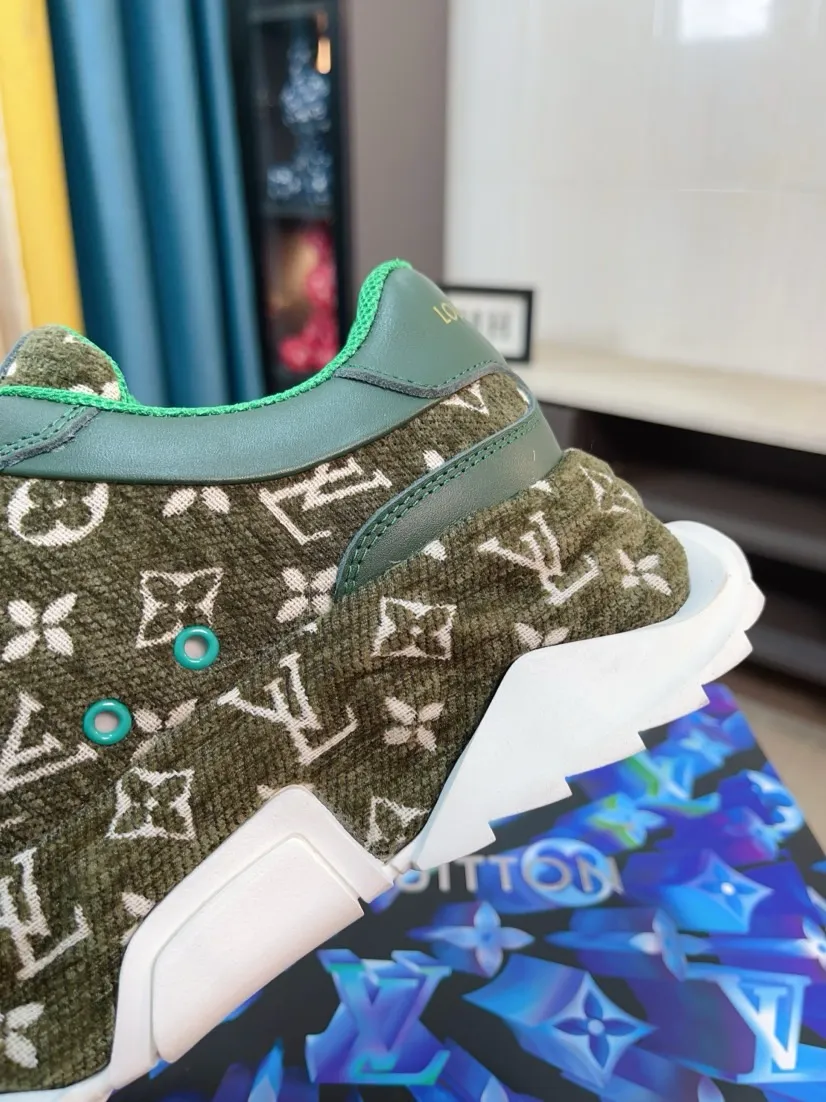Men's men's shoes 💰580🌸🌸 LV style is novel and fashionable, the upper is made of imported cowhide + LV special materials! Super trendy design! It’s eye-catching! The leather is soft, delicate, shiny and translucent, showing the ultimate in pure handcraftsmanship, and the mesh is soft, comfortable and breathable! Size: 39-44 (38 45 customized)